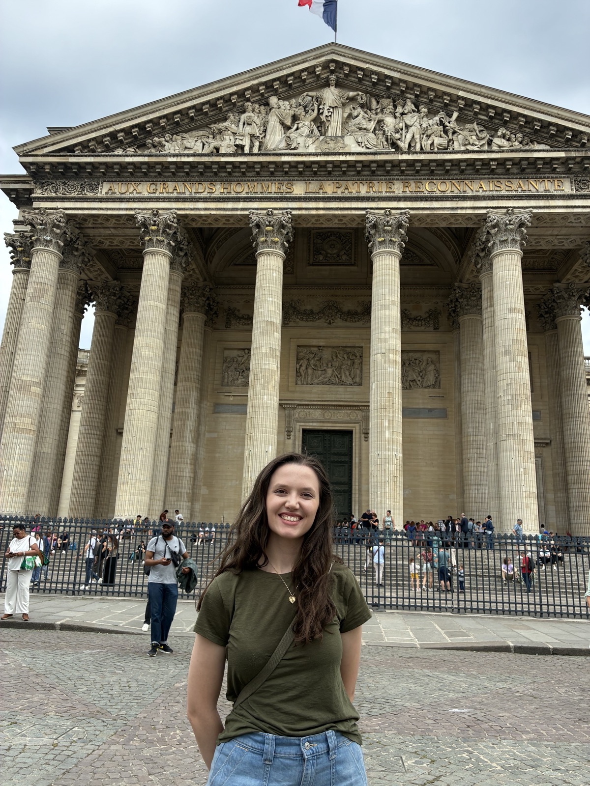 Amelia in front of the Panthéon in Paris
